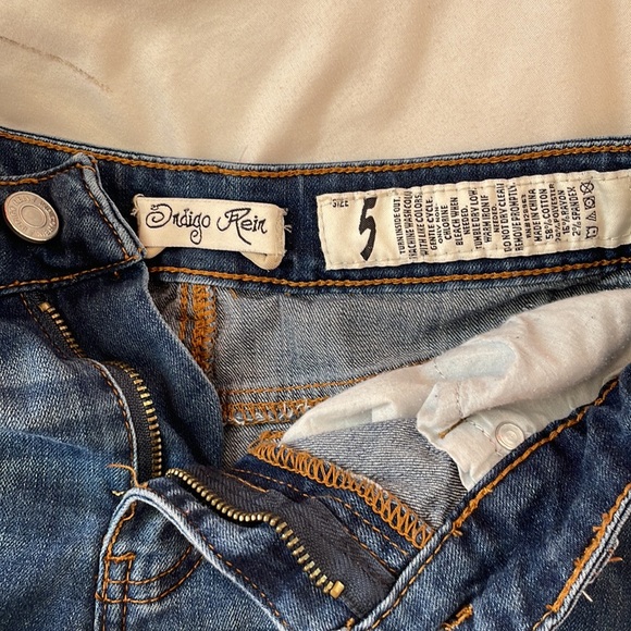 Womens Distressed Blue Jean Shorts - Picture 3 of 3